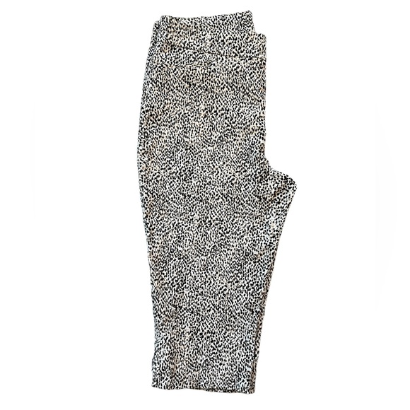 CHICOS BERMUDA PULL ON TUMMY CONTROL SHORTS SZ 2 (12,Lg) - Picture 8 of 14